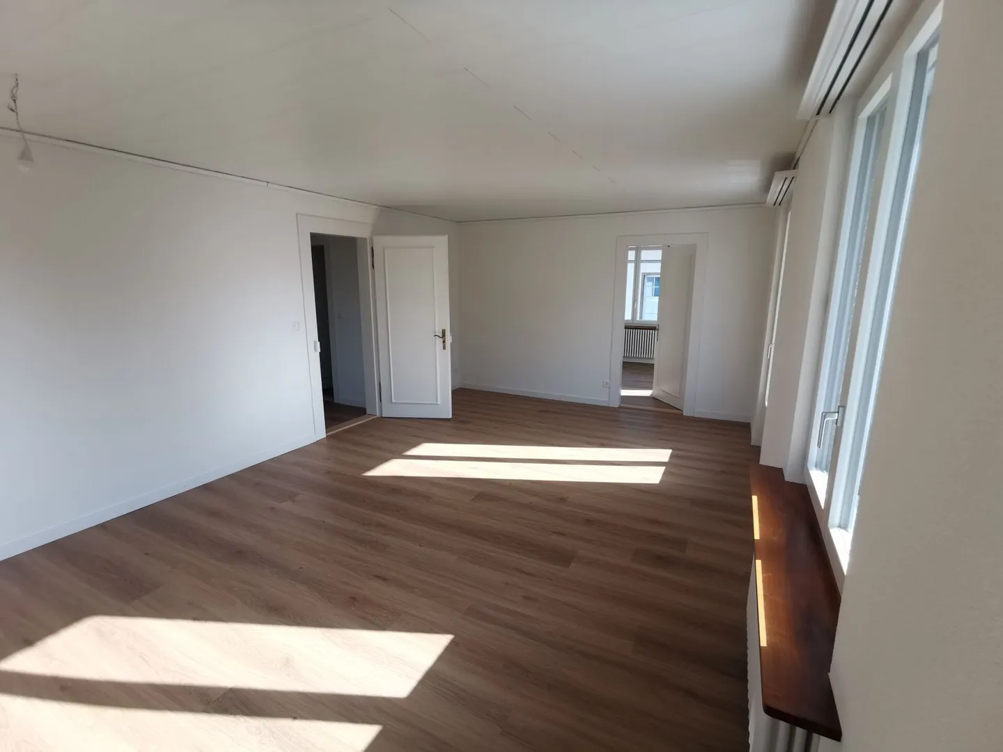 Opportunité : Propriété résidentielle et commerciale avec un potentiel d'utilisation polyvalent au centre de Schöftland - Photo 7 sur 52