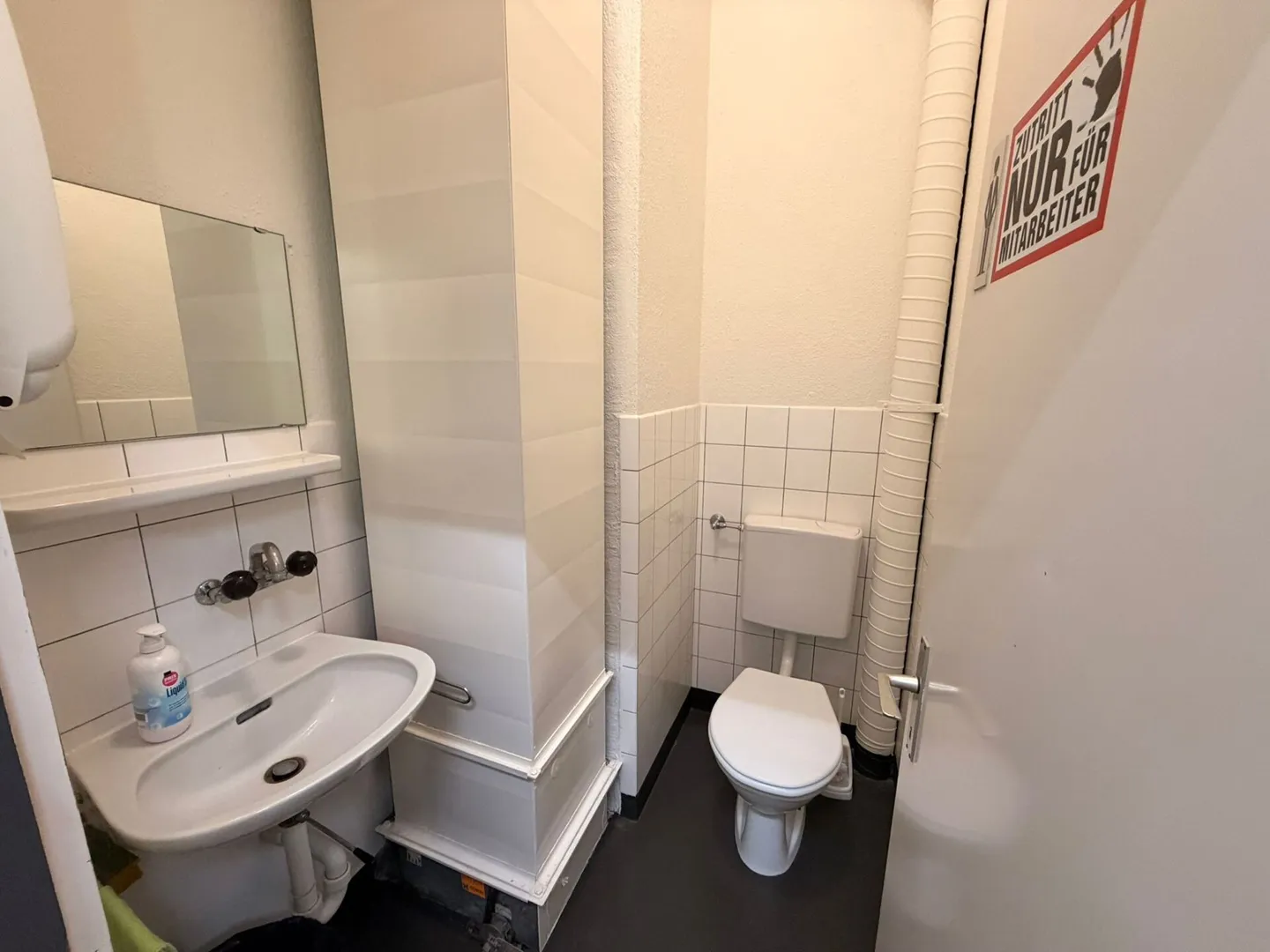 Opportunité : Propriété résidentielle et commerciale avec un potentiel d'utilisation polyvalent au centre de Schöftland - Photo 18 sur 52