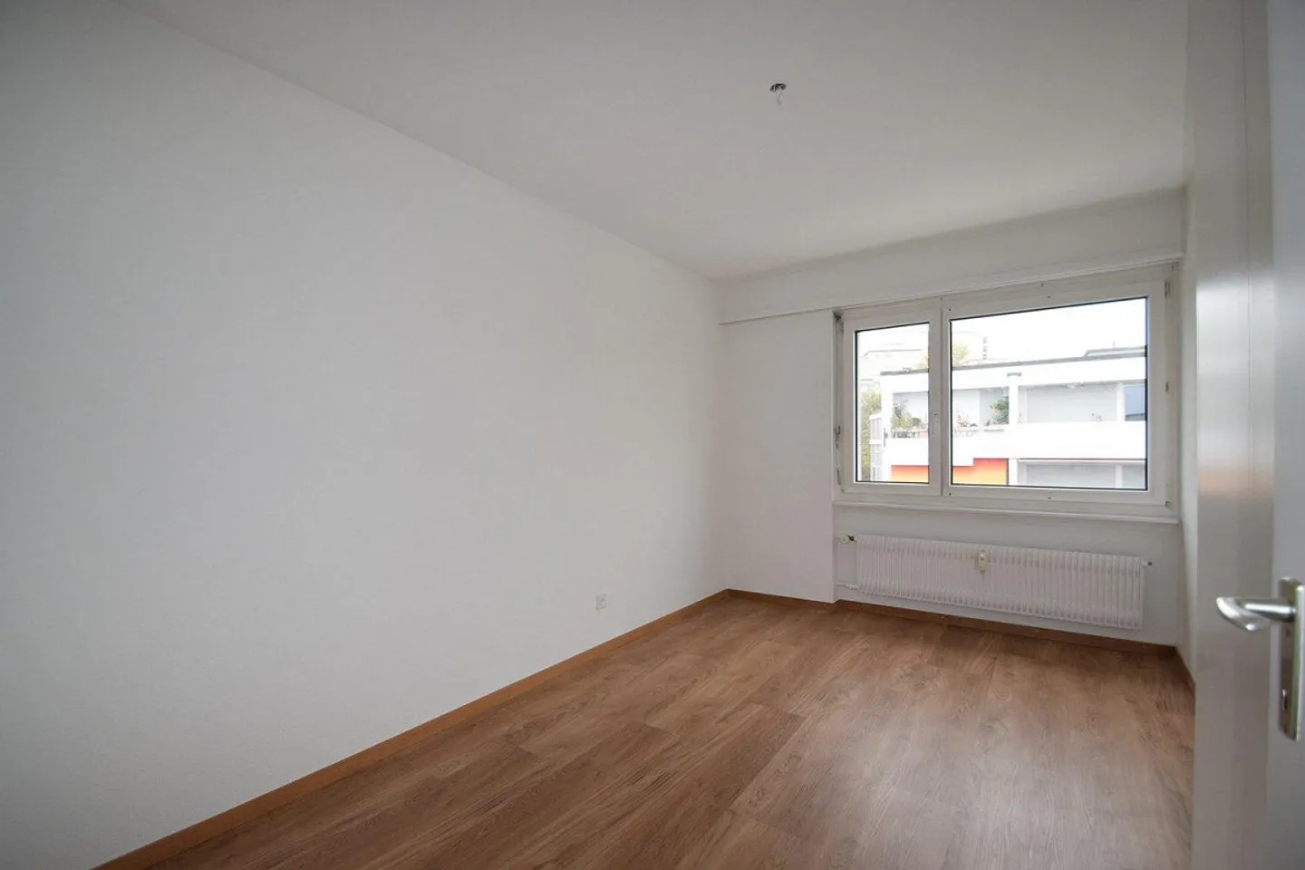 Appartement rénové de 4,5 pièces au centre de Zollikofen - Photo 3 sur 13