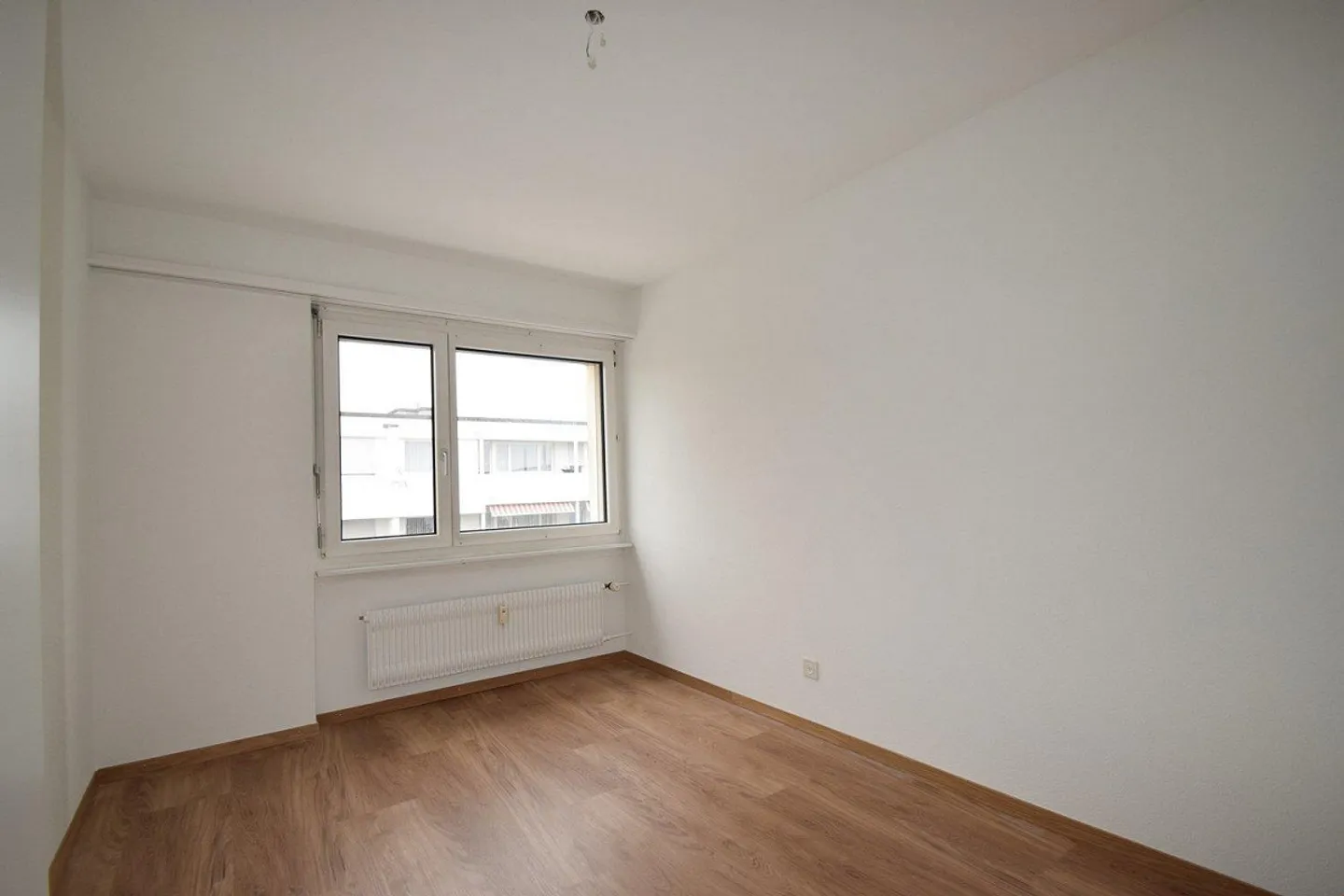 Appartement rénové de 4,5 pièces au centre de Zollikofen - Photo 5 sur 13