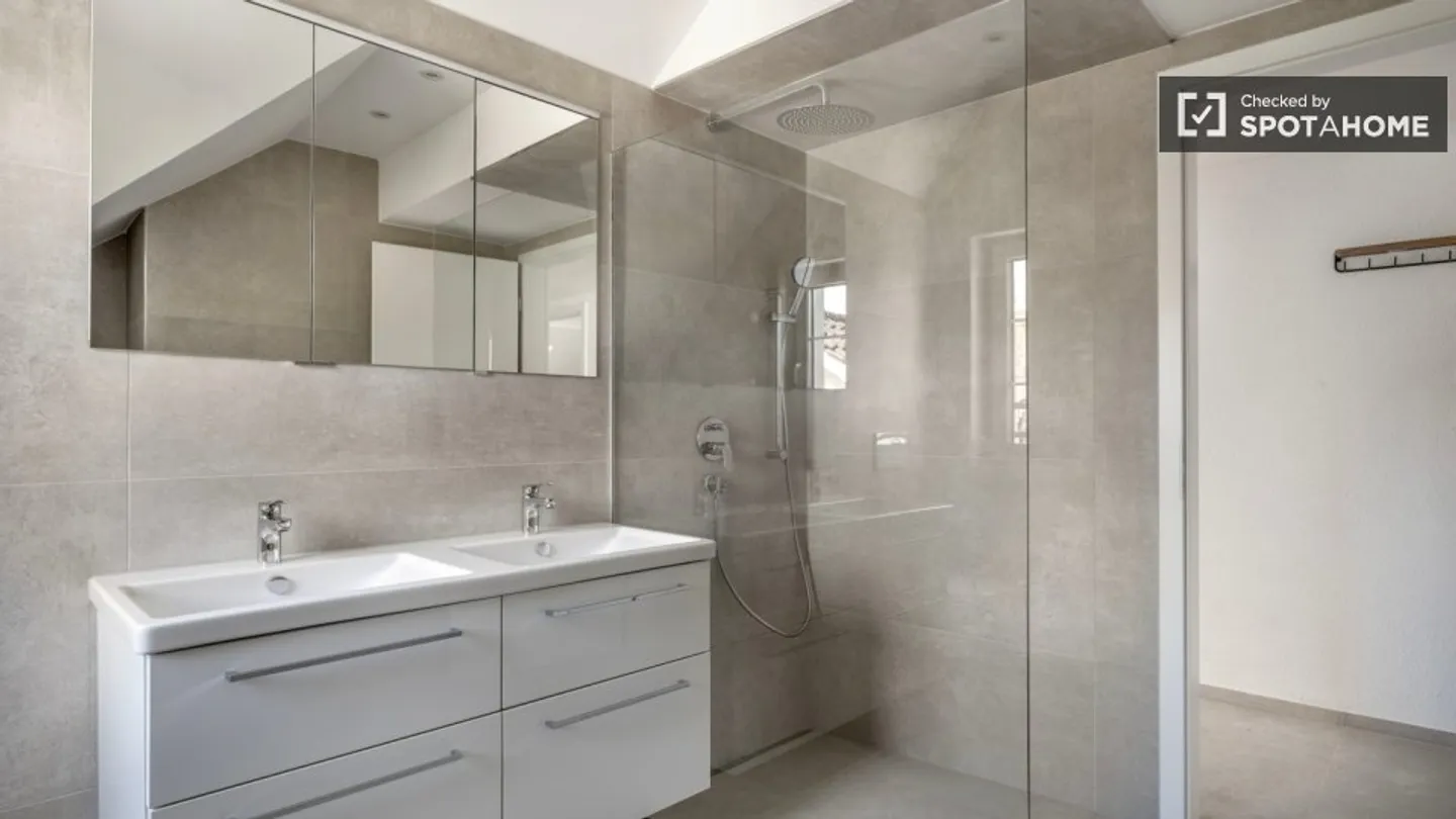 Entdecke, besichtige und miete dein neues Zuhause online mit vollem Vertrauen. - Foto 16 von 18