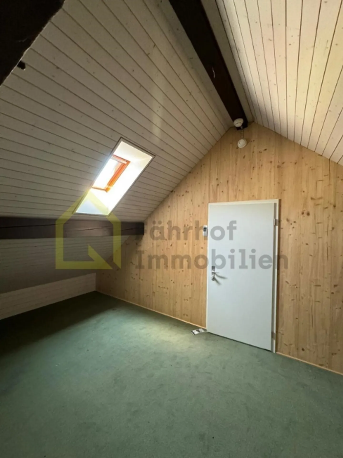 Large Commercial Space - Photo 3 of 3