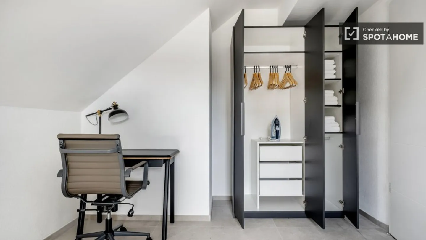 Entdecke, besichtige und miete dein neues Zuhause online mit vollem Vertrauen. - Foto 14 von 18