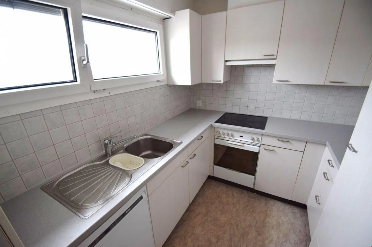 Appartement rénové de 4,5 pièces au centre de Zollikofen - Photo 9 sur 13