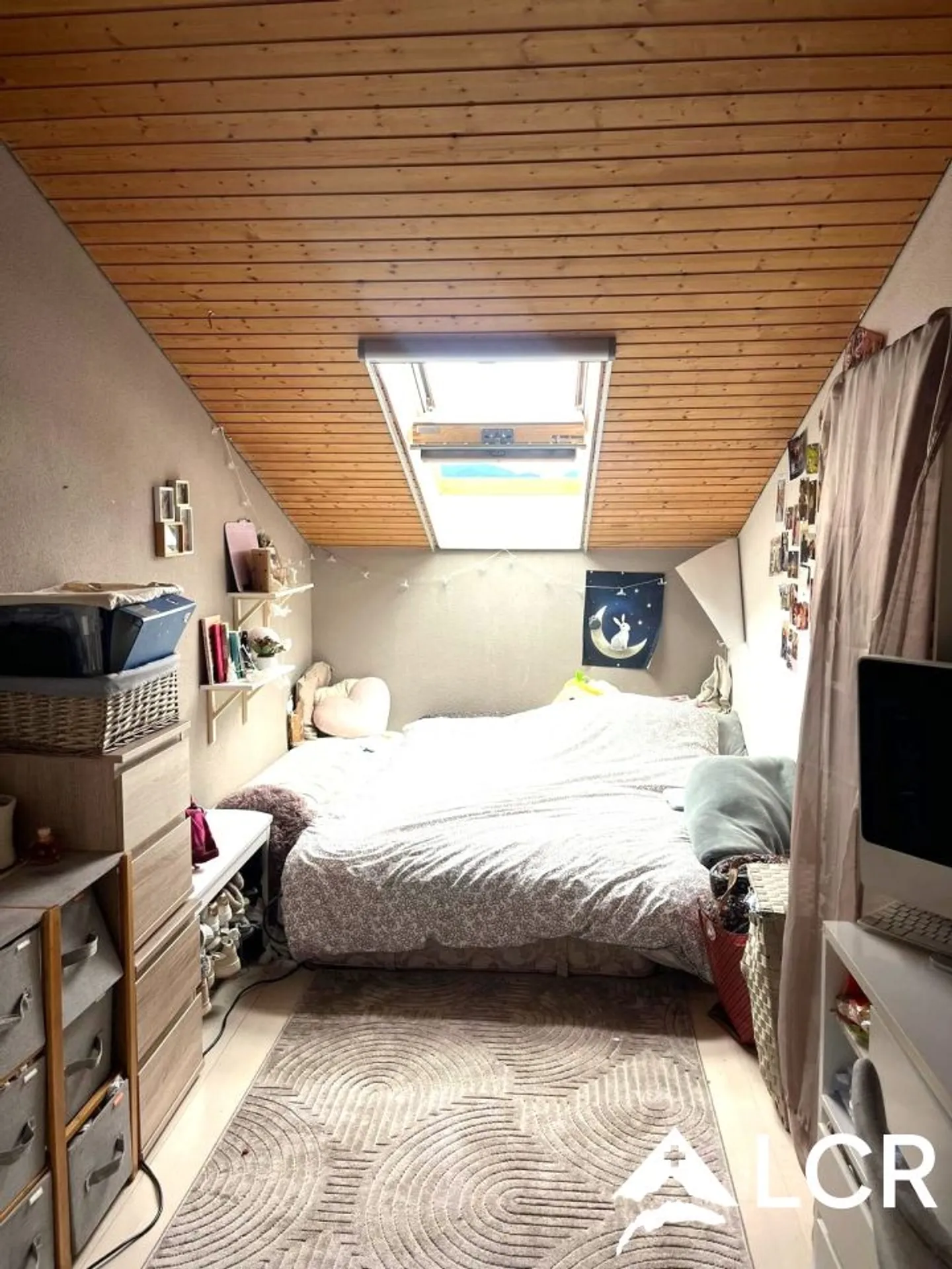 Magnifica casa con 6 stanze / 4 camere da letto / 2 bagni / vasca idromassaggio / giardino alberato e recintato di 1051m² - Foto 7 di 13