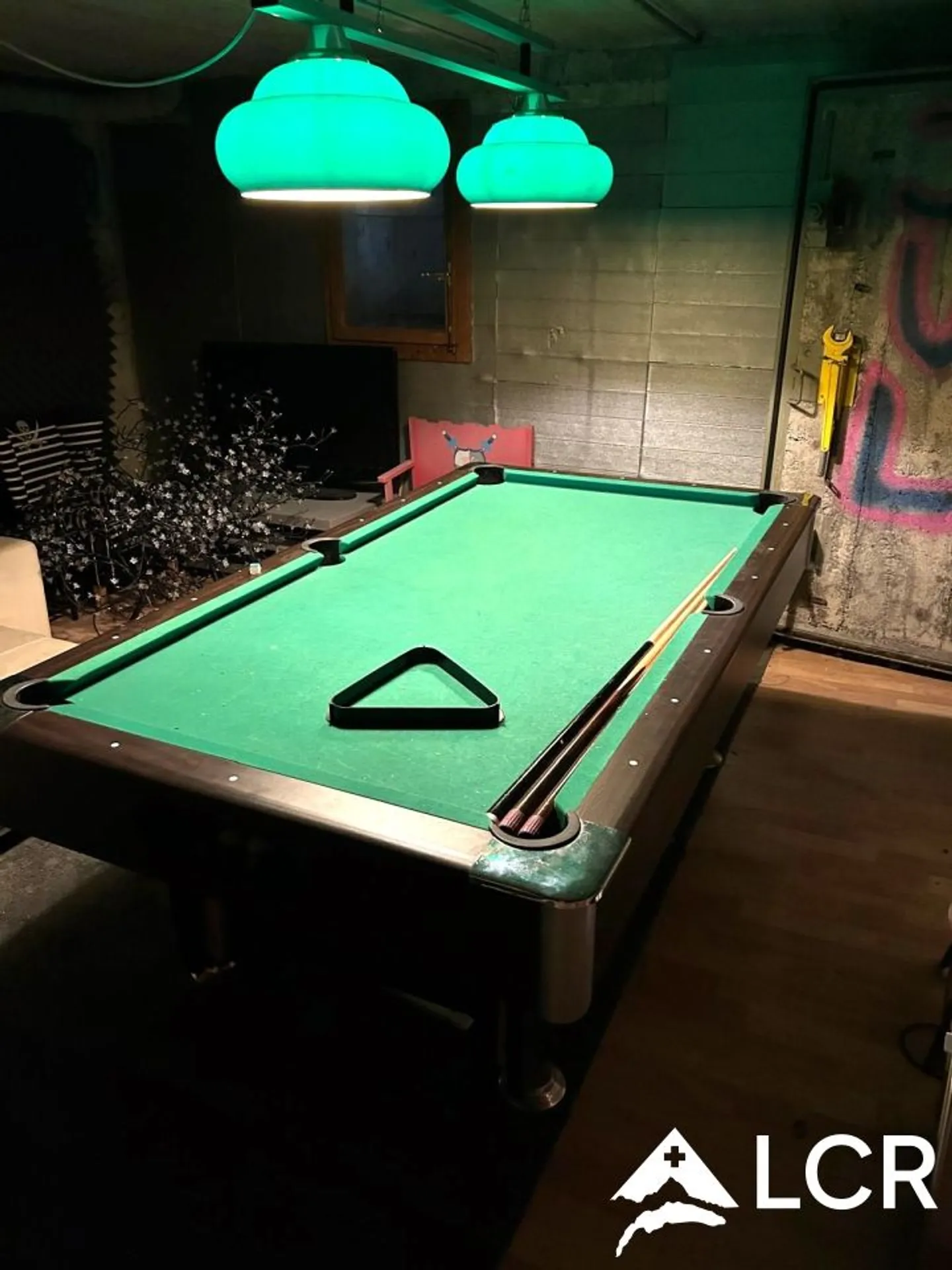 Magnifica casa con 6 stanze / 4 camere da letto / 2 bagni / vasca idromassaggio / giardino alberato e recintato di 1051m² - Foto 11 di 13