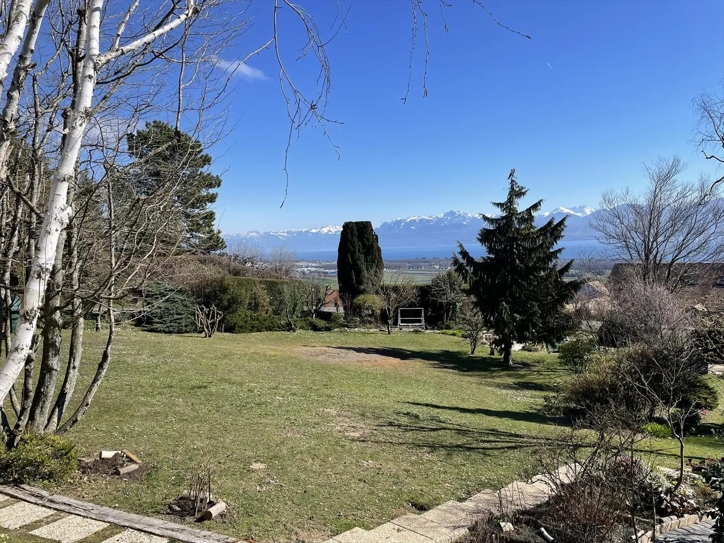 MAGNIFICO TERRENO DA COSTRUIRE DI 1349 m2 IN ZONA VILLA, CON VISTA LAGO - Foto 3 di 5