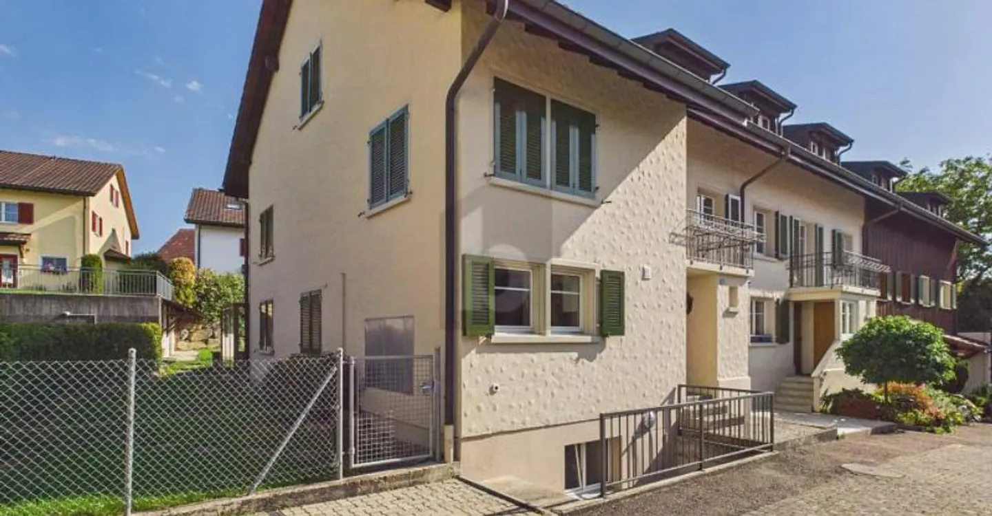 Charmantes Familienhaus mit Garten - Foto 1 von 6