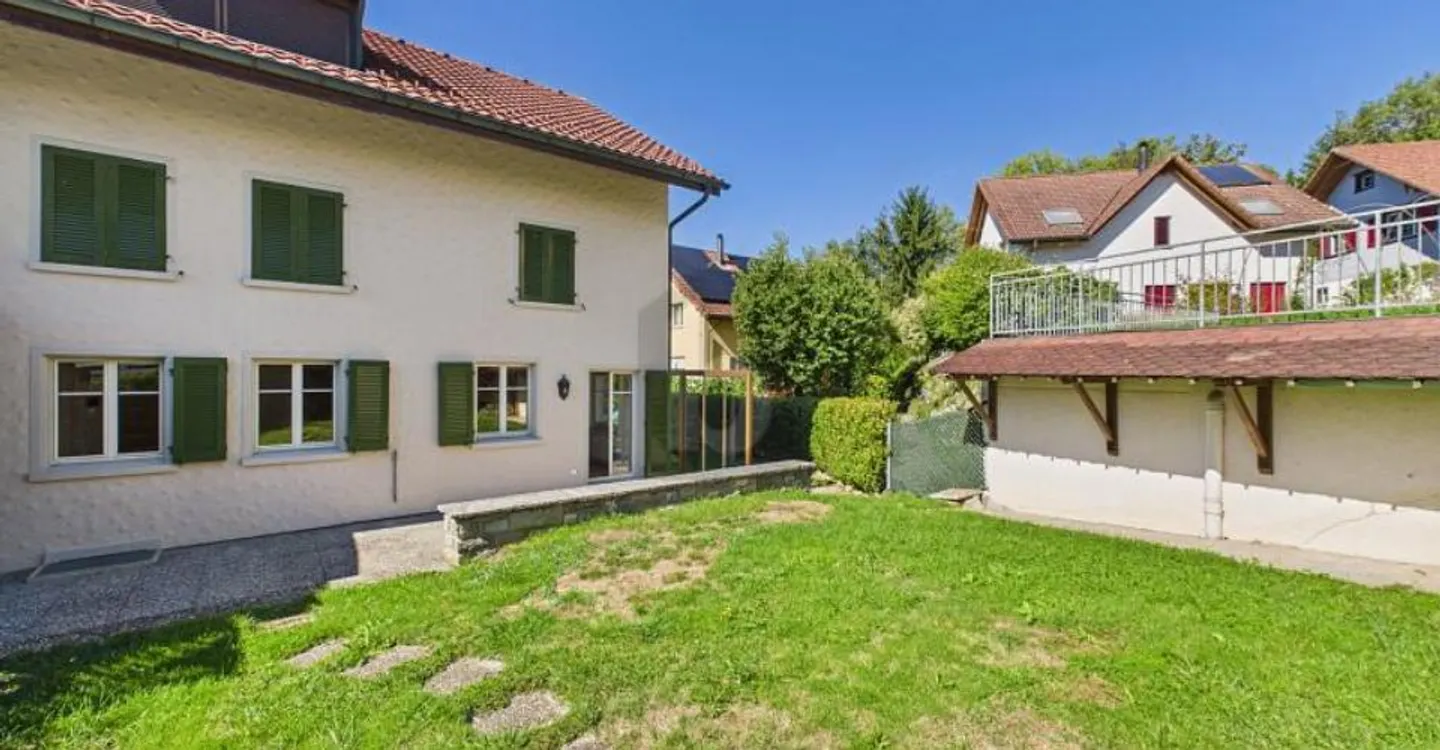 Charmantes Familienhaus mit Garten - Foto 2 von 6