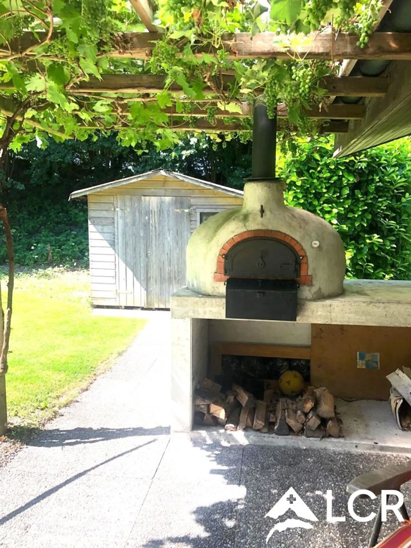 Magnifica casa con 6 stanze / 4 camere da letto / 2 bagni / vasca idromassaggio / giardino alberato e recintato di 1051m² - Foto 13 di 13