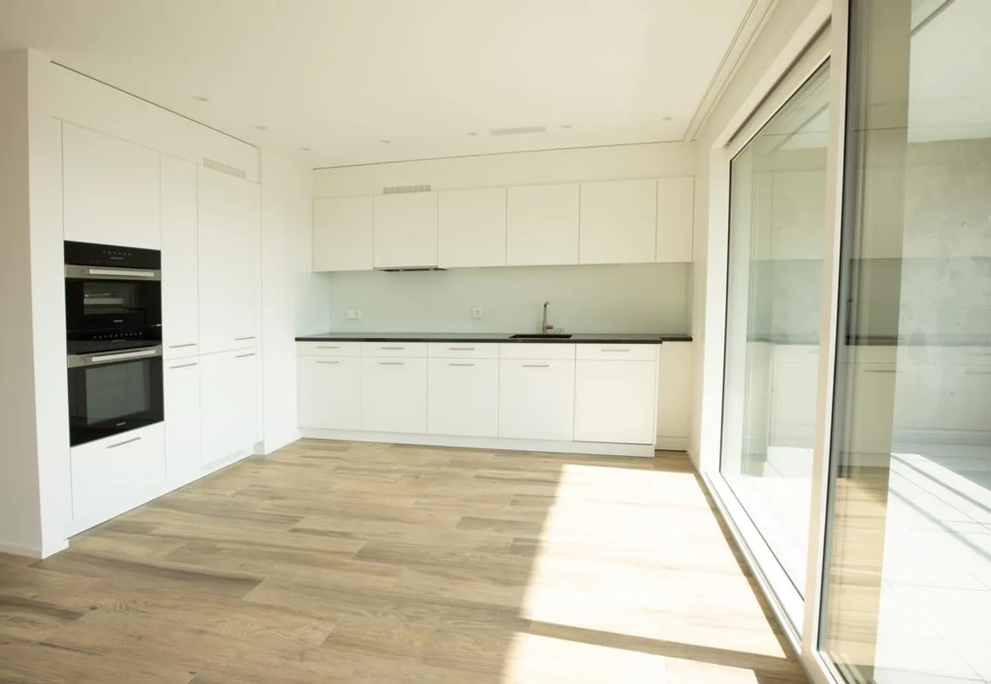 Grosszügige Wohnung mit Balkon - Foto 2 von 10
