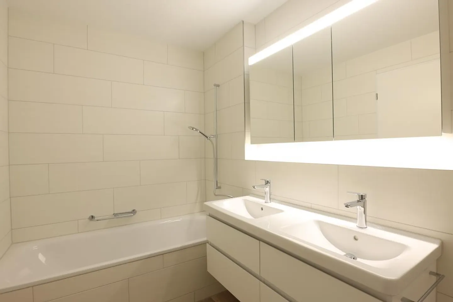 Grosszügige Wohnung mit Balkon - Foto 3 von 10