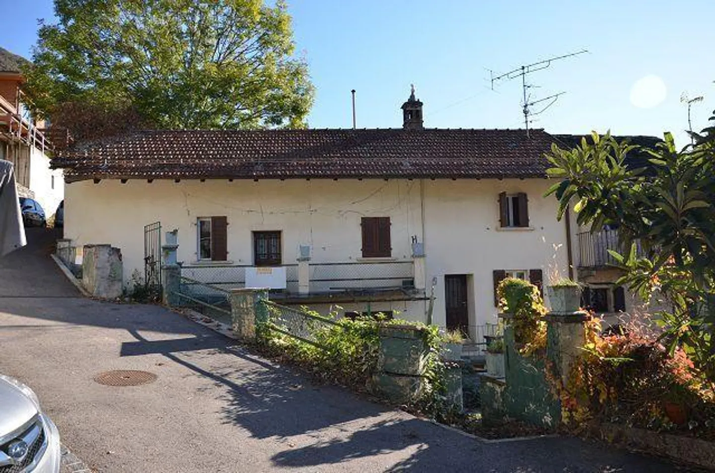 Charming House with Courtyard - Photo 29 of 44