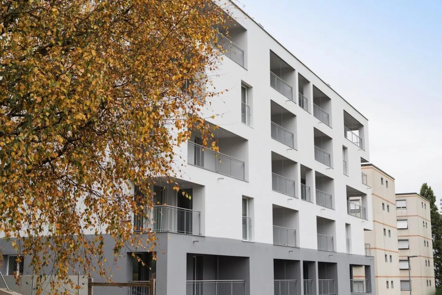 Bright spaces with terrace and all services at hand - Photo 1 of 7
