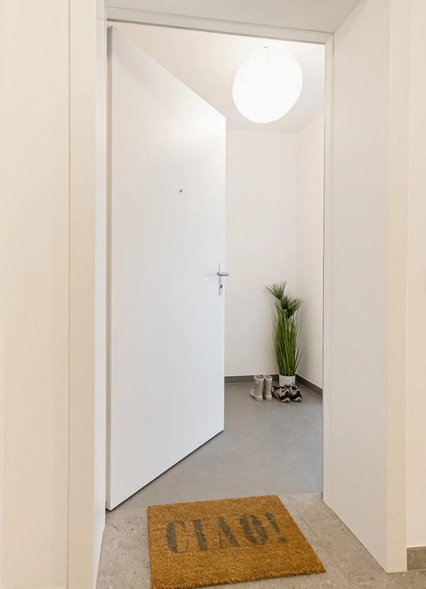 Bright spaces with terrace and all services at hand - Photo 2 of 7