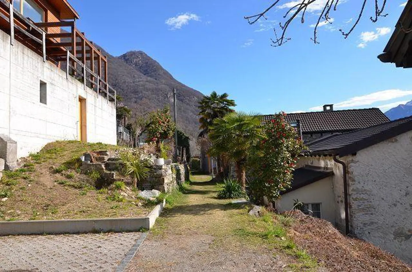 Charming House with Courtyard - Photo 40 of 44