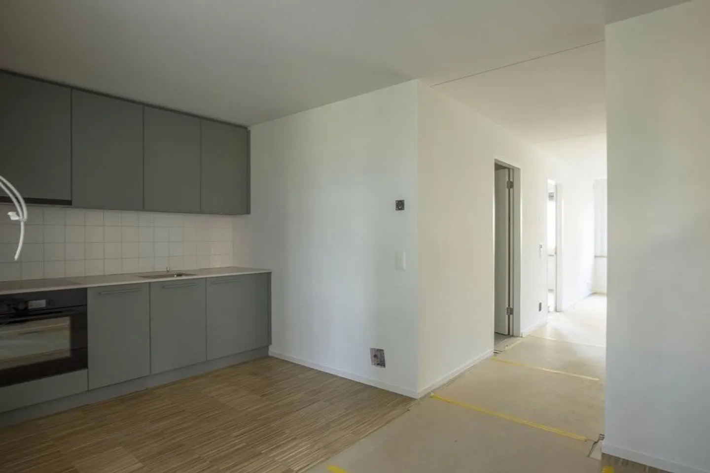 Moderne Wohnung mit grosser Küche - Foto 2 von 7