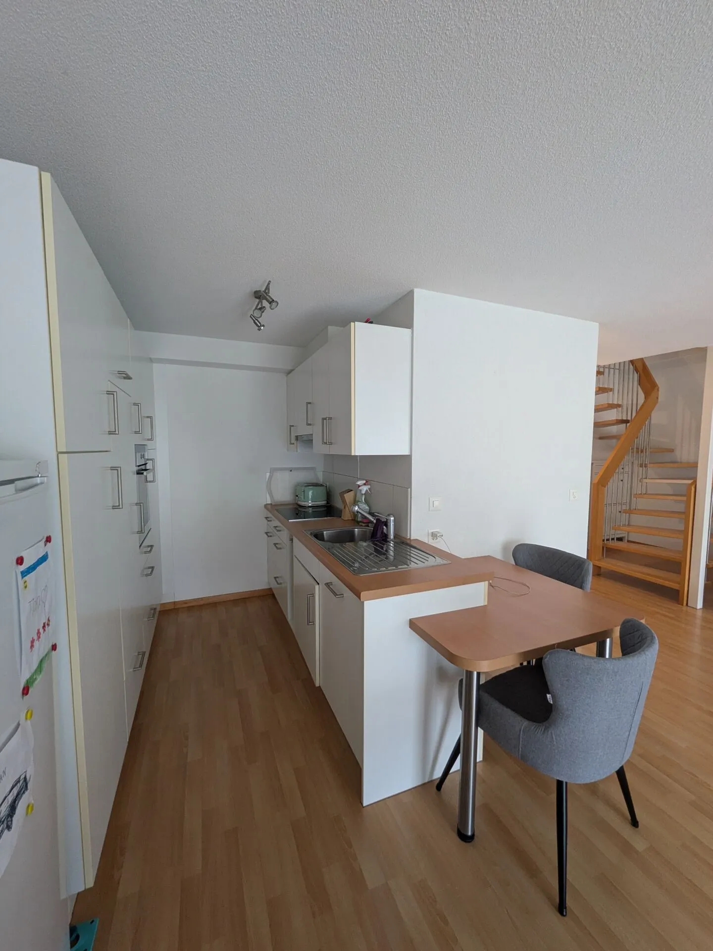 Moderne 3.5-Zimmer-Maisonettewohnung an zentraler Lage - Photo 4 of 11