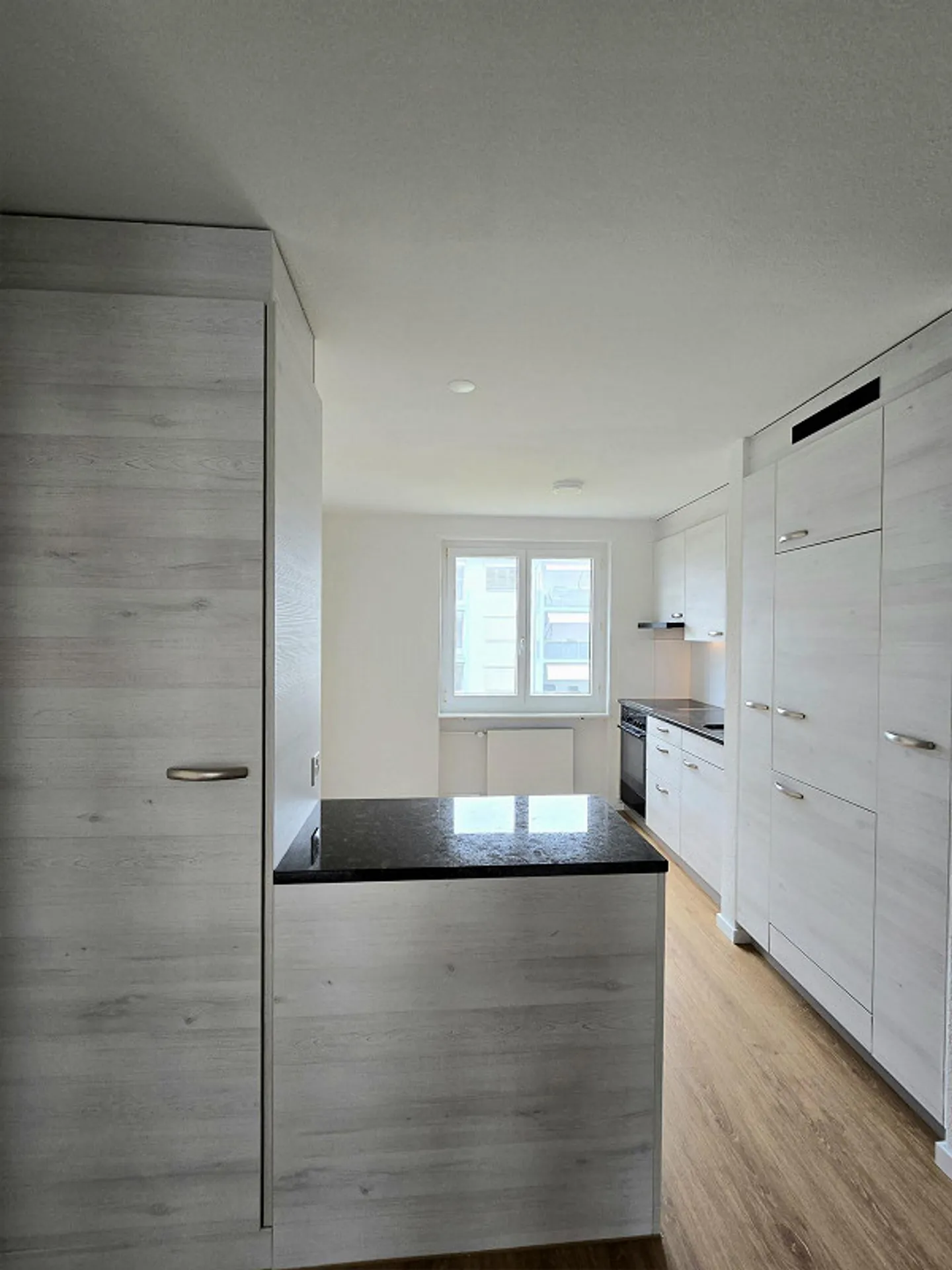 Newly Renovated 4.0 Room Apartment - Photo 2 of 13