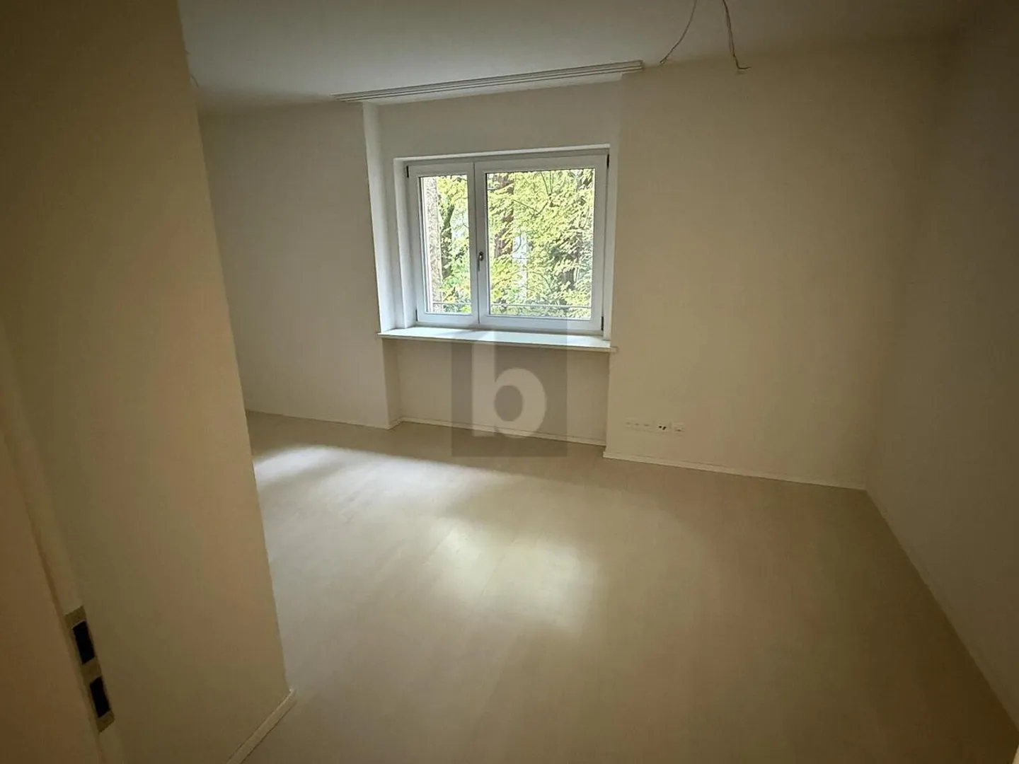 HELL, MODERN WITH BALCONY AND TOP KITCHEN - Photo 4 of 6