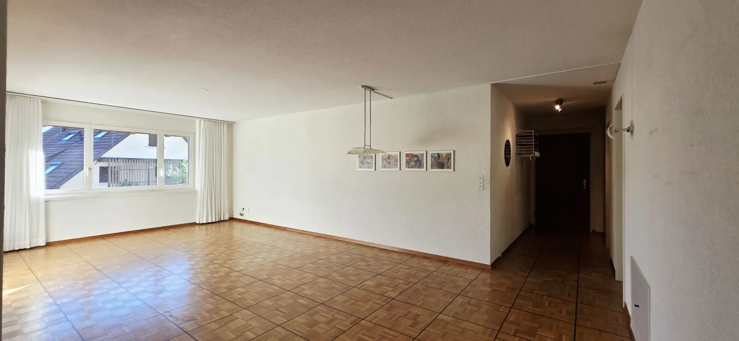 Spacious and bright 4.5 room apartment with cellar and attic compartment, as well as a garage box included in the price in Küttigen. - Photo 3 of 13