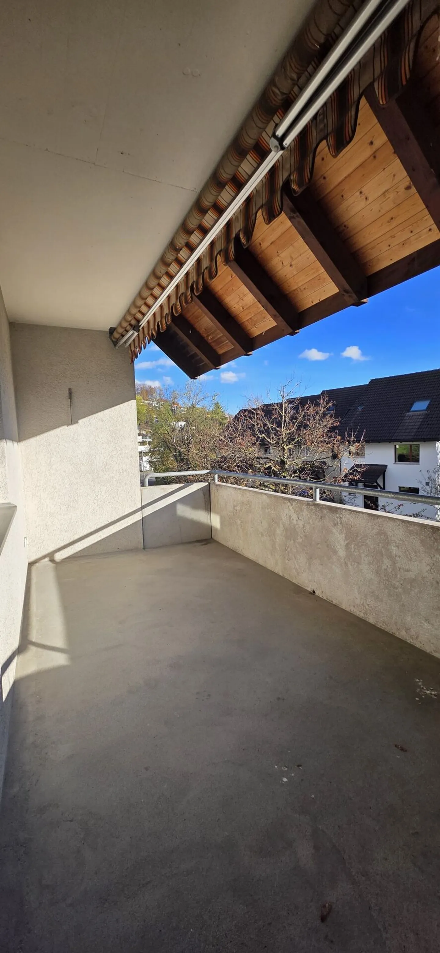 Spacious and bright 4.5 room apartment with cellar and attic compartment, as well as a garage box included in the price in Küttigen. - Photo 4 of 13