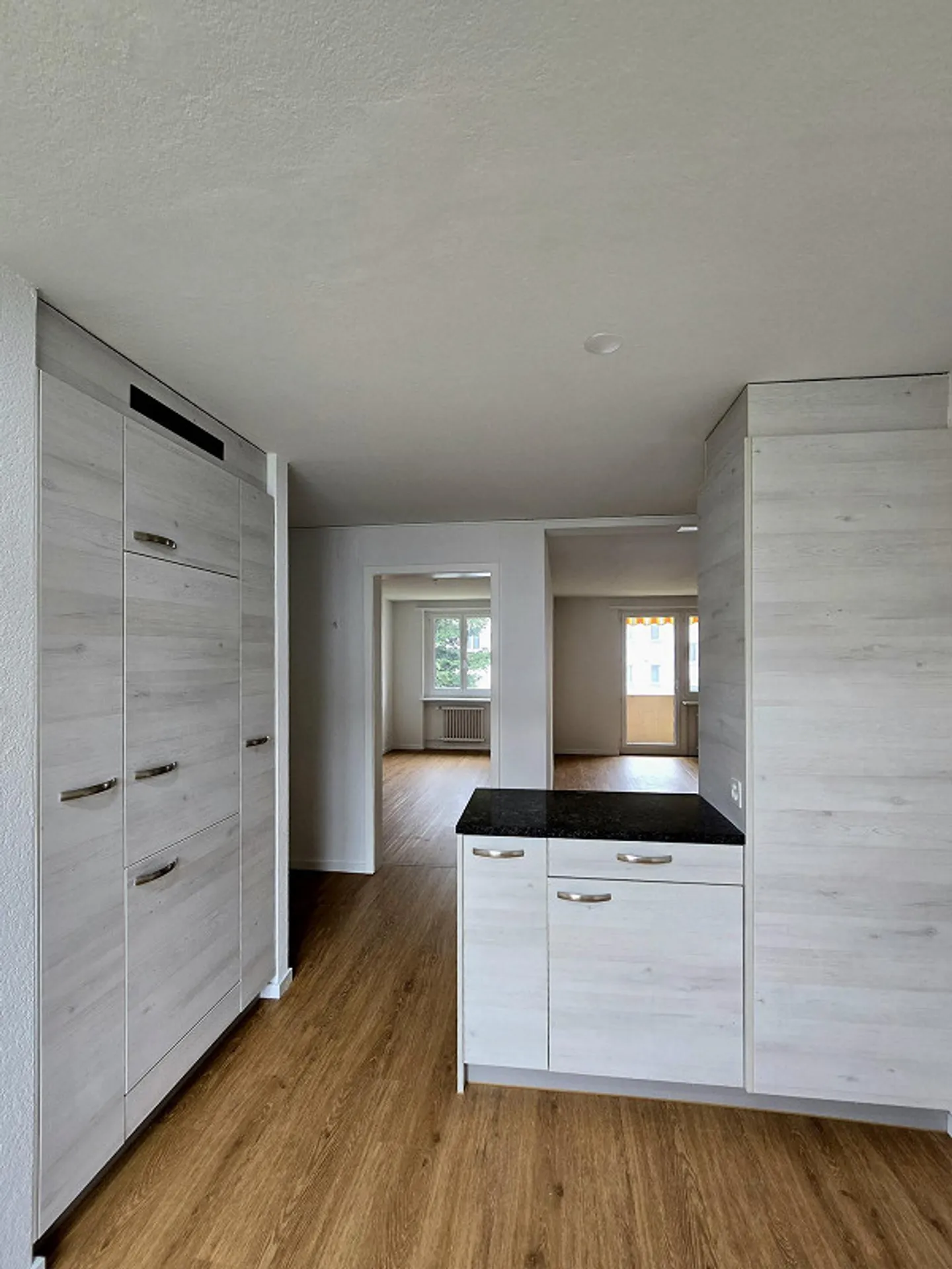 Newly Renovated 4.0 Room Apartment - Photo 5 of 13