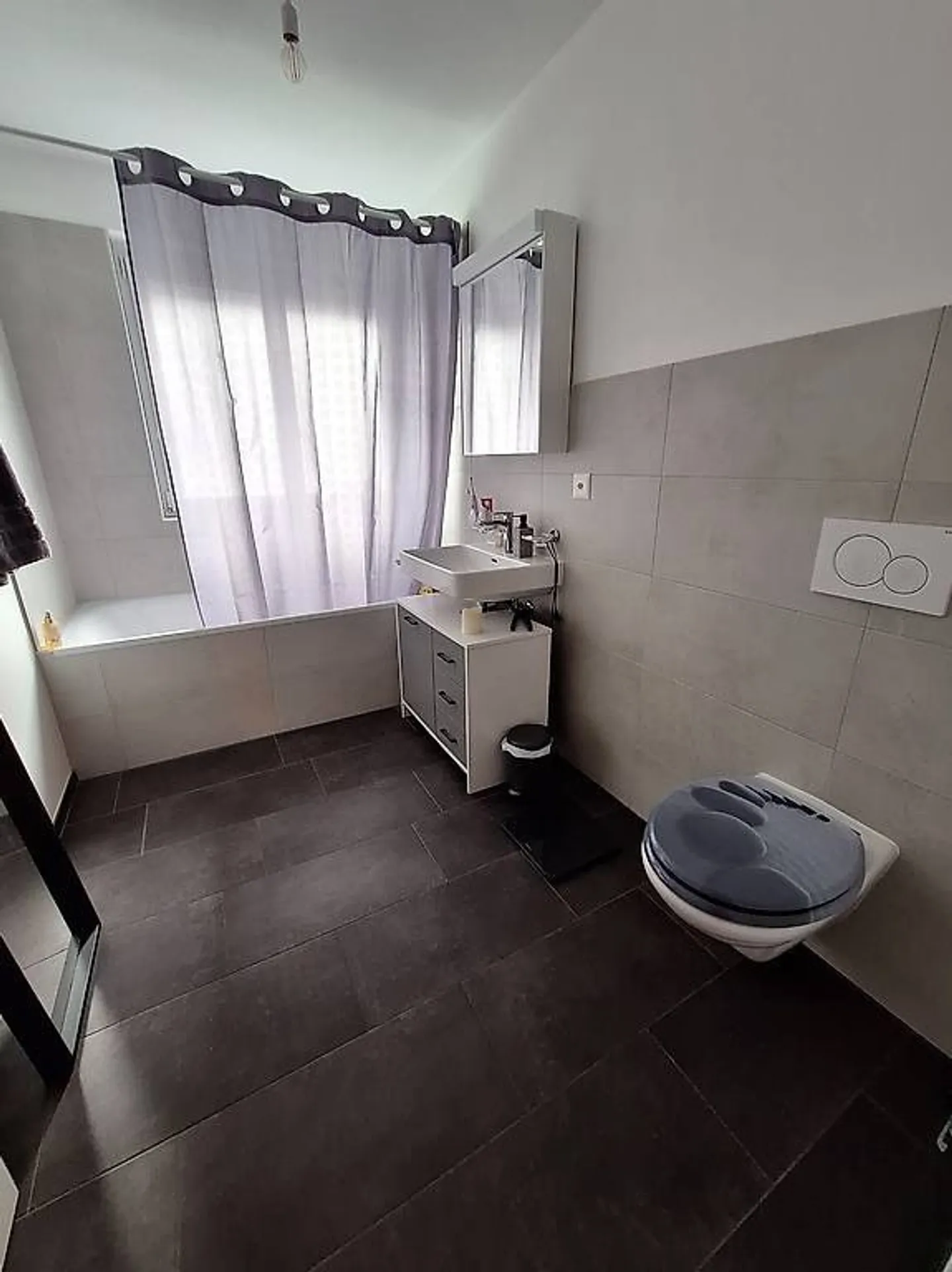 Assunzione del contratto di affitto di un bel appartamento di 3,5 stanze - Foto 3 di 5