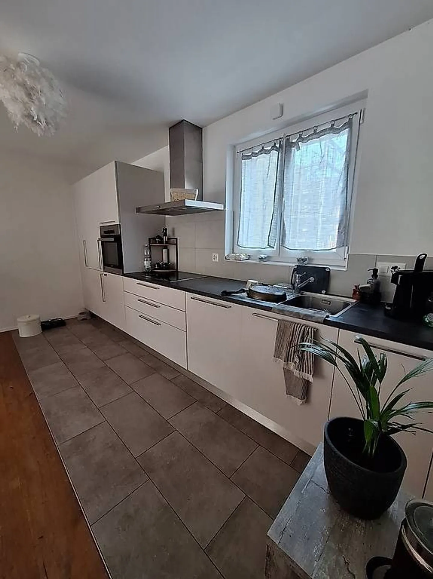 Assunzione del contratto di affitto di un bel appartamento di 3,5 stanze - Foto 4 di 5