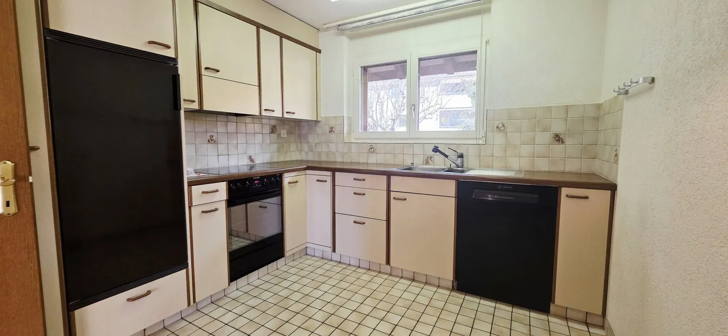 Spacious and bright 4.5 room apartment with cellar and attic compartment, as well as a garage box included in the price in Küttigen. - Photo 6 of 13