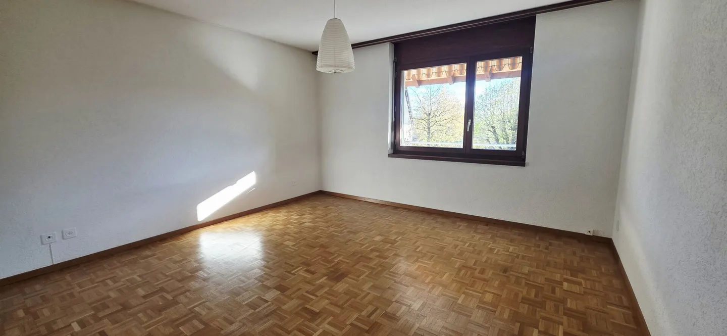 Spacious and bright 4.5 room apartment with cellar and attic compartment, as well as a garage box included in the price in Küttigen. - Photo 7 of 13
