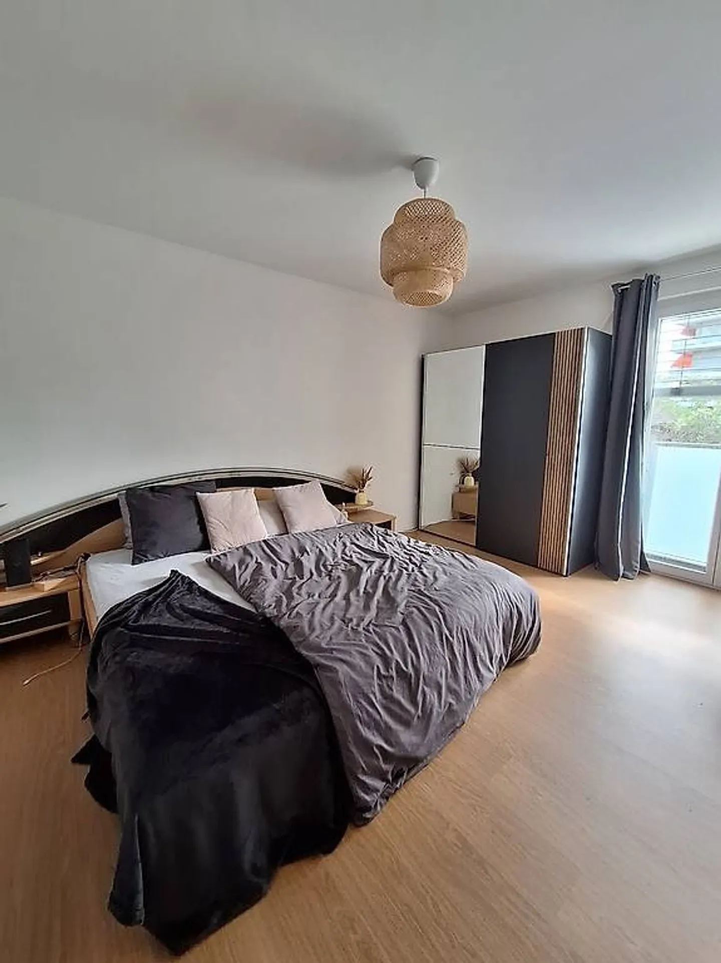 Assunzione del contratto di affitto di un bel appartamento di 3,5 stanze - Foto 2 di 5