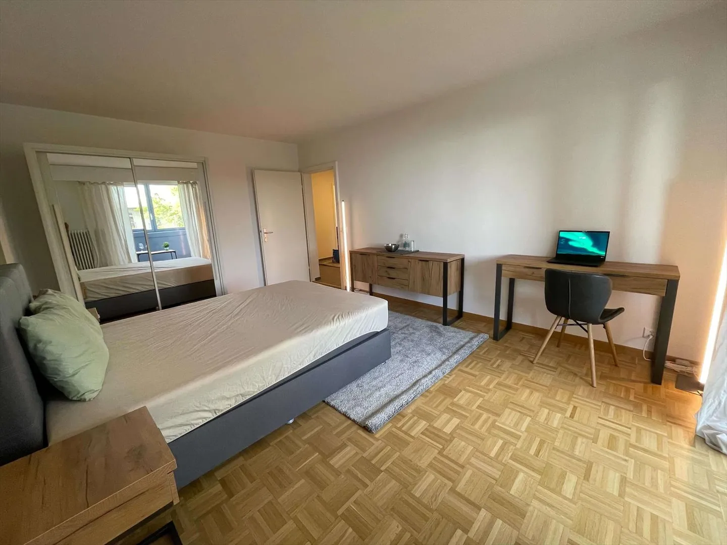 Chambre 1 pièce - Photo 1 sur 23