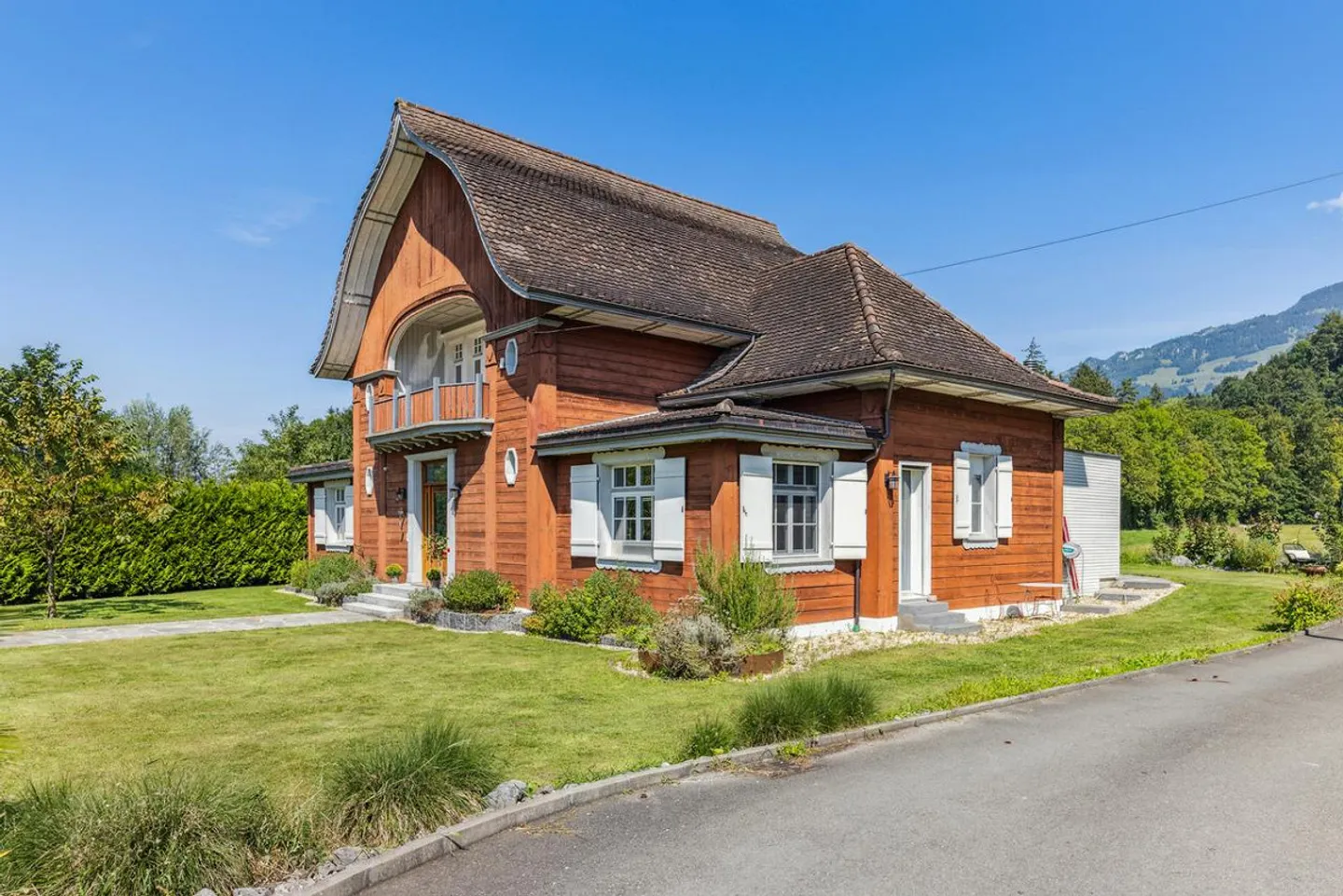 Detached Architectural Gem - Photo 1 of 8
