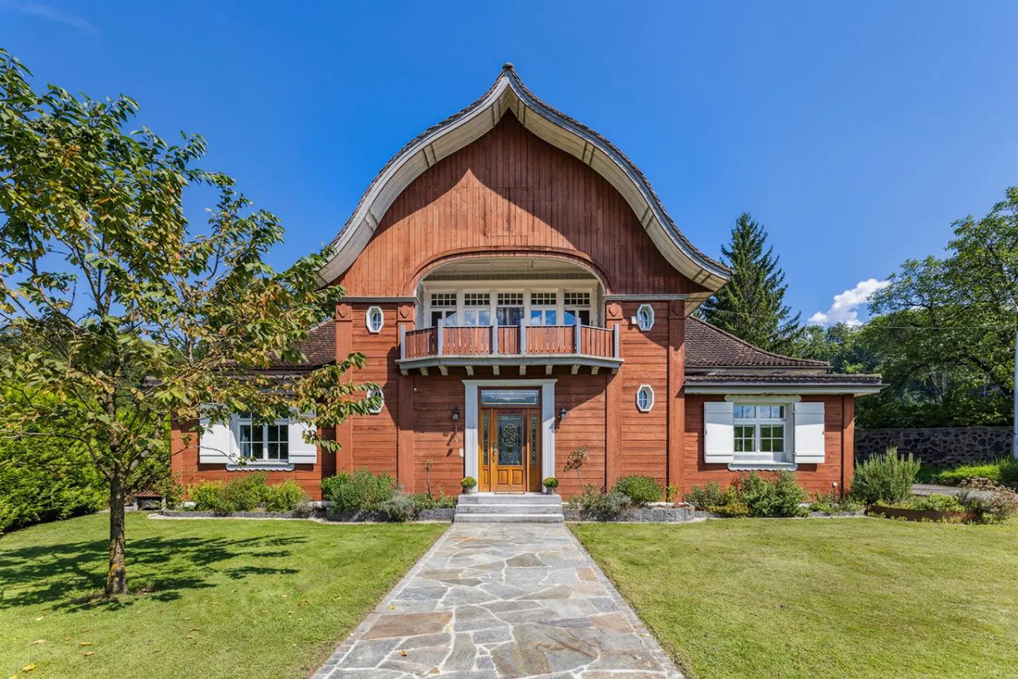 Detached Architectural Gem - Photo 5 of 8