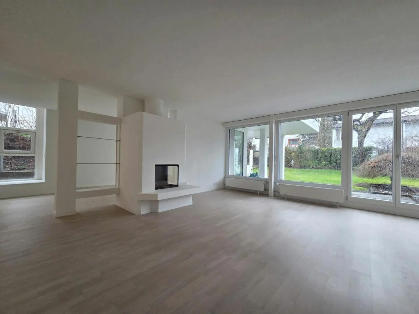 Grosszügiges Eckhaus mit Garten - Foto 4 von 14