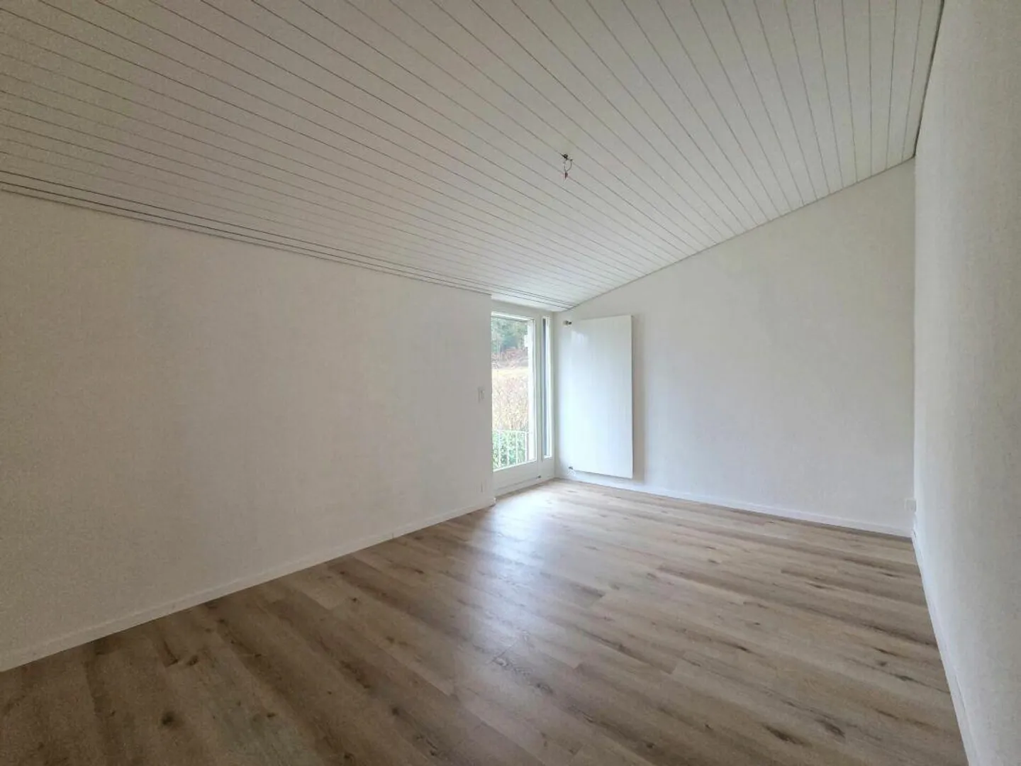 Grosszügiges Eckhaus mit Garten - Foto 5 von 14