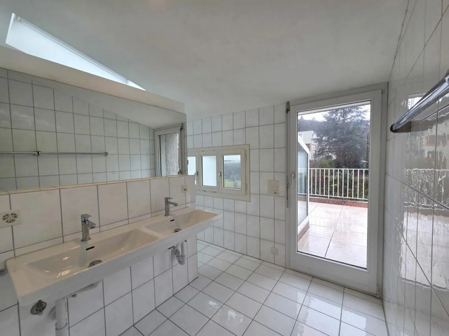 Grosszügiges Eckhaus mit Garten - Foto 8 von 14