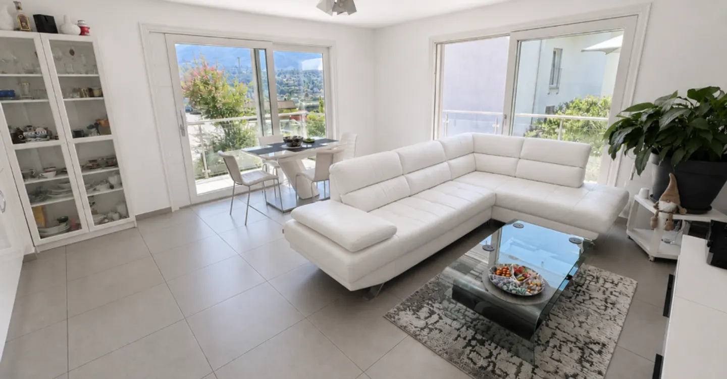 Modern Garden Apartment in Manno - Photo 2 of 10