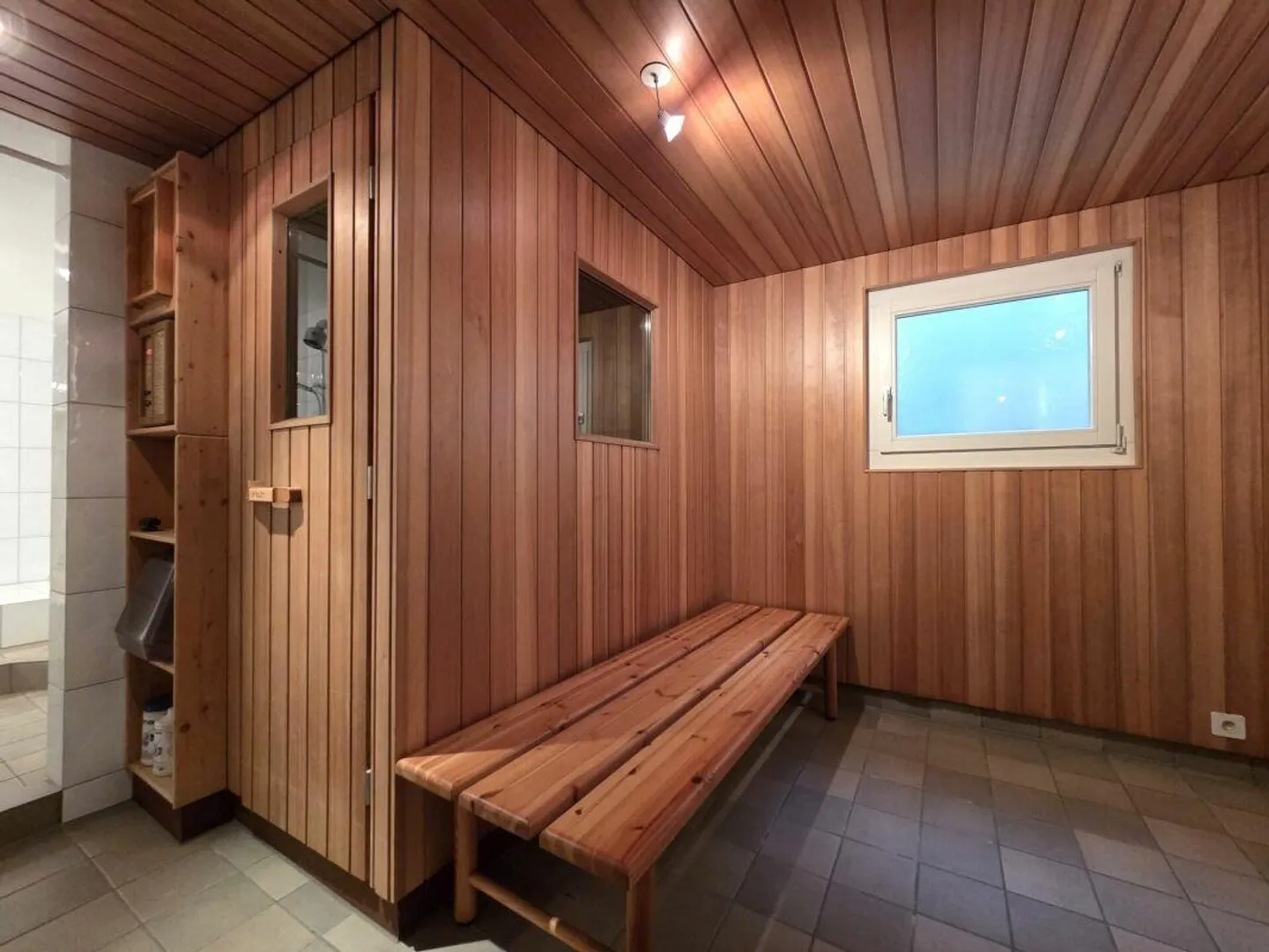 Grosszügiges Eckhaus mit Garten - Foto 11 von 14