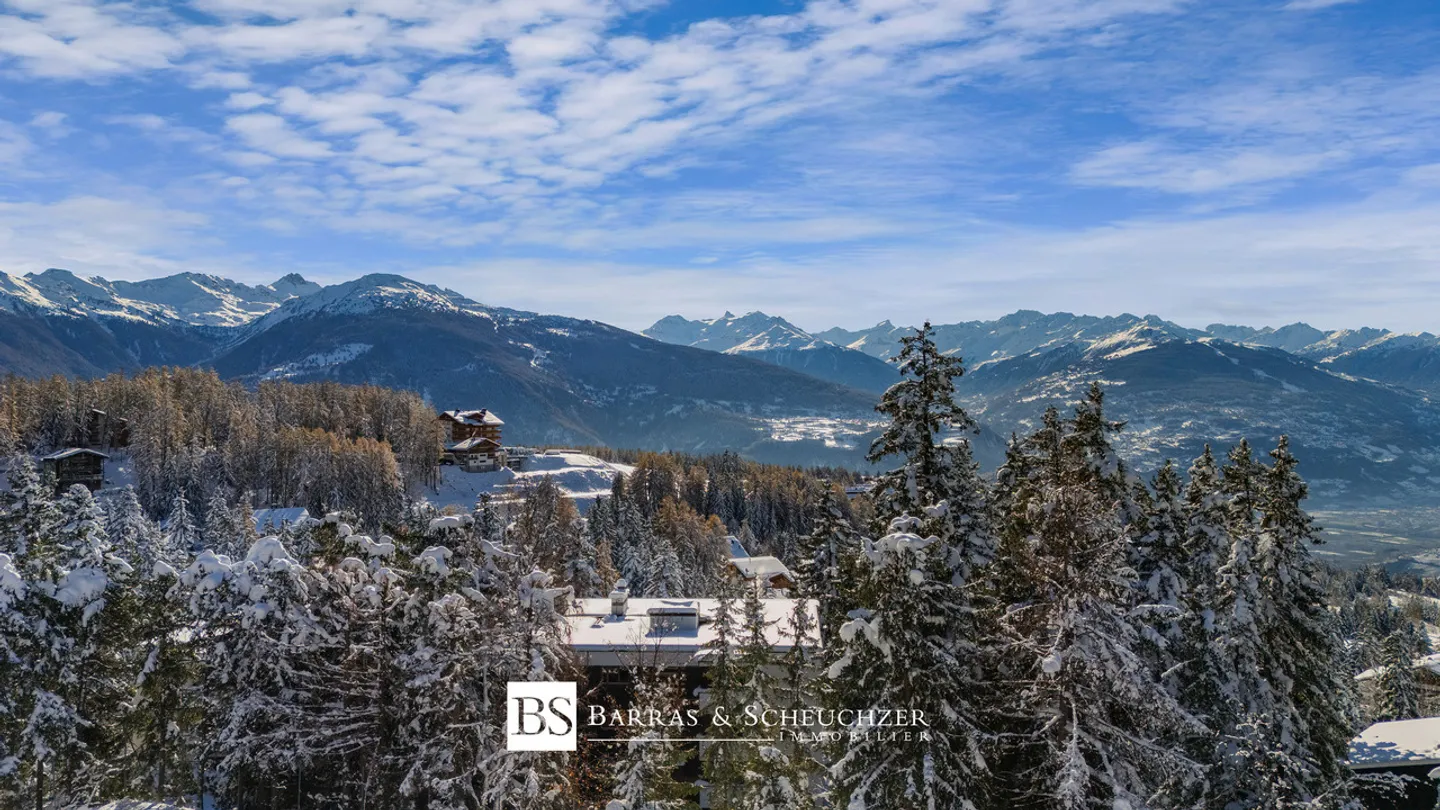 Luxuriöse renovierte Wohnung, atemberaubende Aussicht, 2 Innenparkplätze - Foto 18 von 21