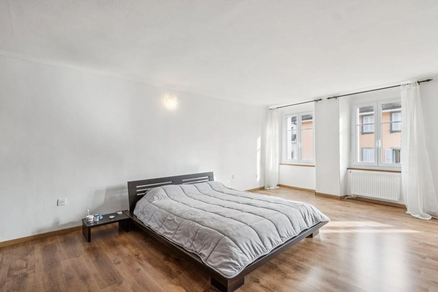 Casa di 7,5 stanze con spazio commerciale e 5 posti auto nel centro di Romont - Foto 5 di 12