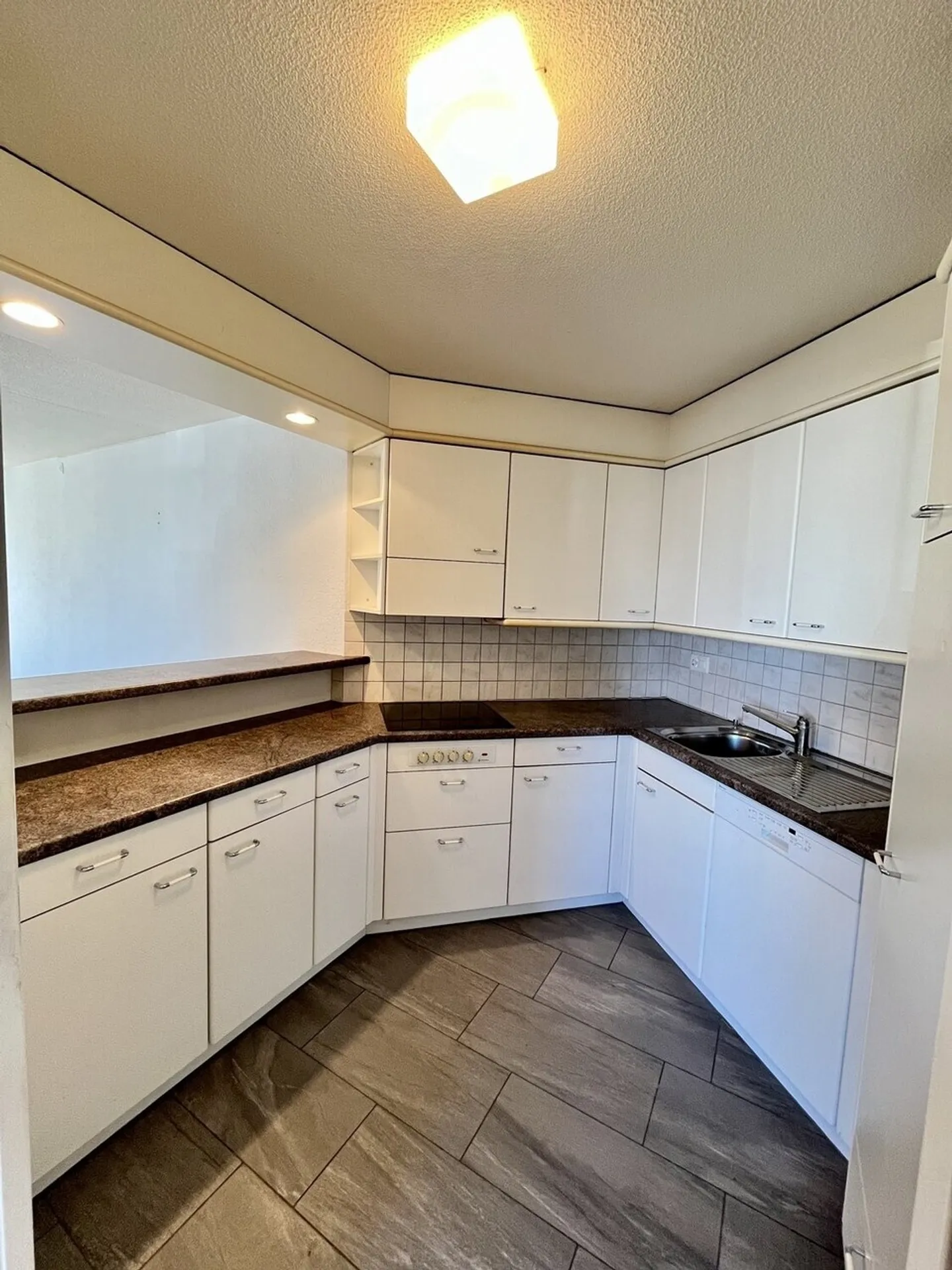 Appartamento spazioso al piano terra - Foto 3 di 8