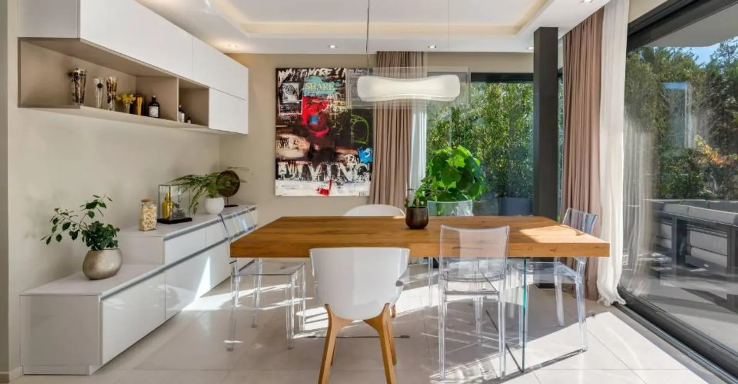 Hervorragende zeitgenössische Villa von sehr hoher Qualität, Minergie. Exklusiv! - Foto 3 von 12
