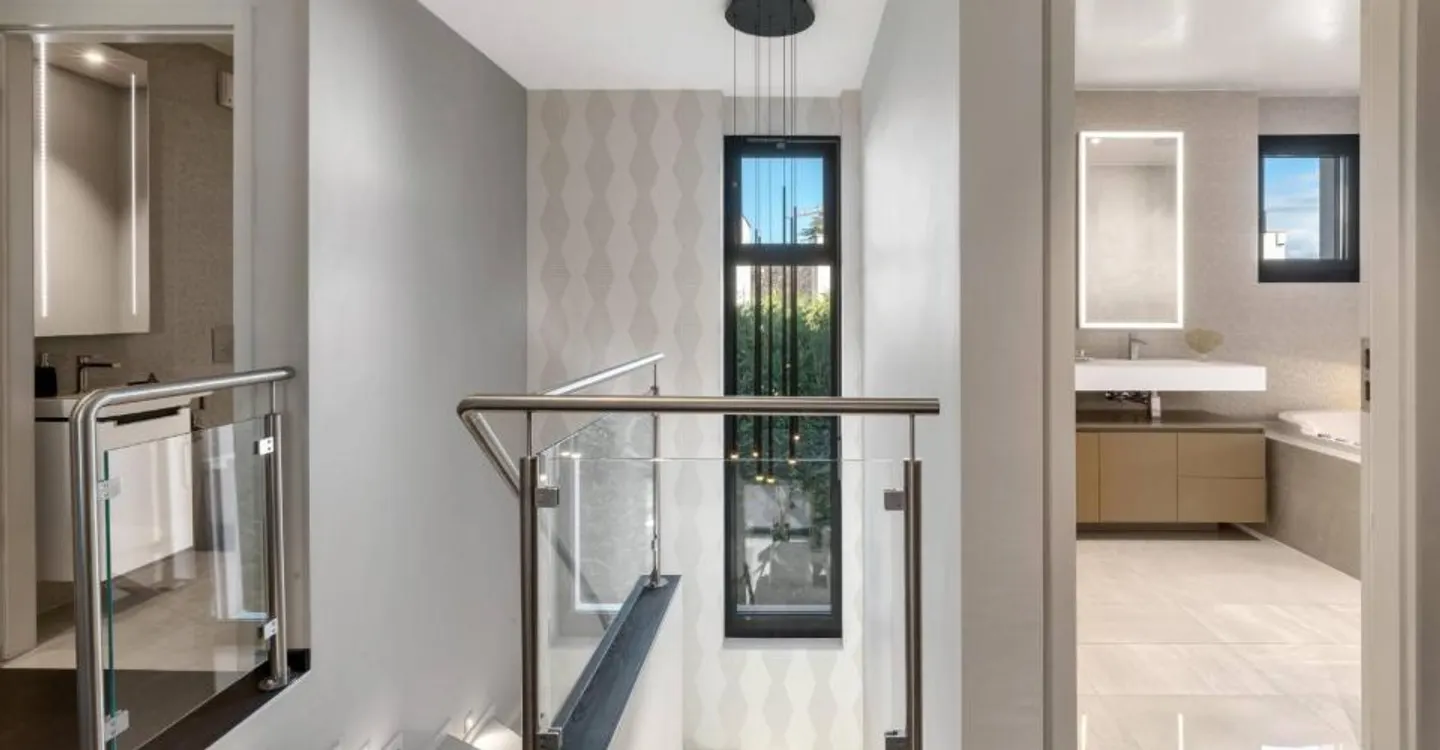 Hervorragende zeitgenössische Villa von sehr hoher Qualität, Minergie. Exklusiv! - Foto 5 von 12