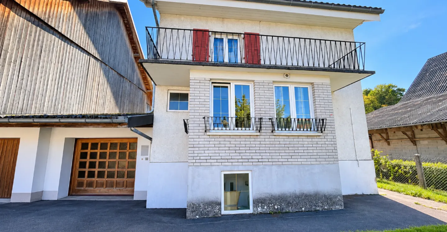 Maison familiale avec jardin, garage et panneaux solaires à Boncourt - Foto 1 di 12