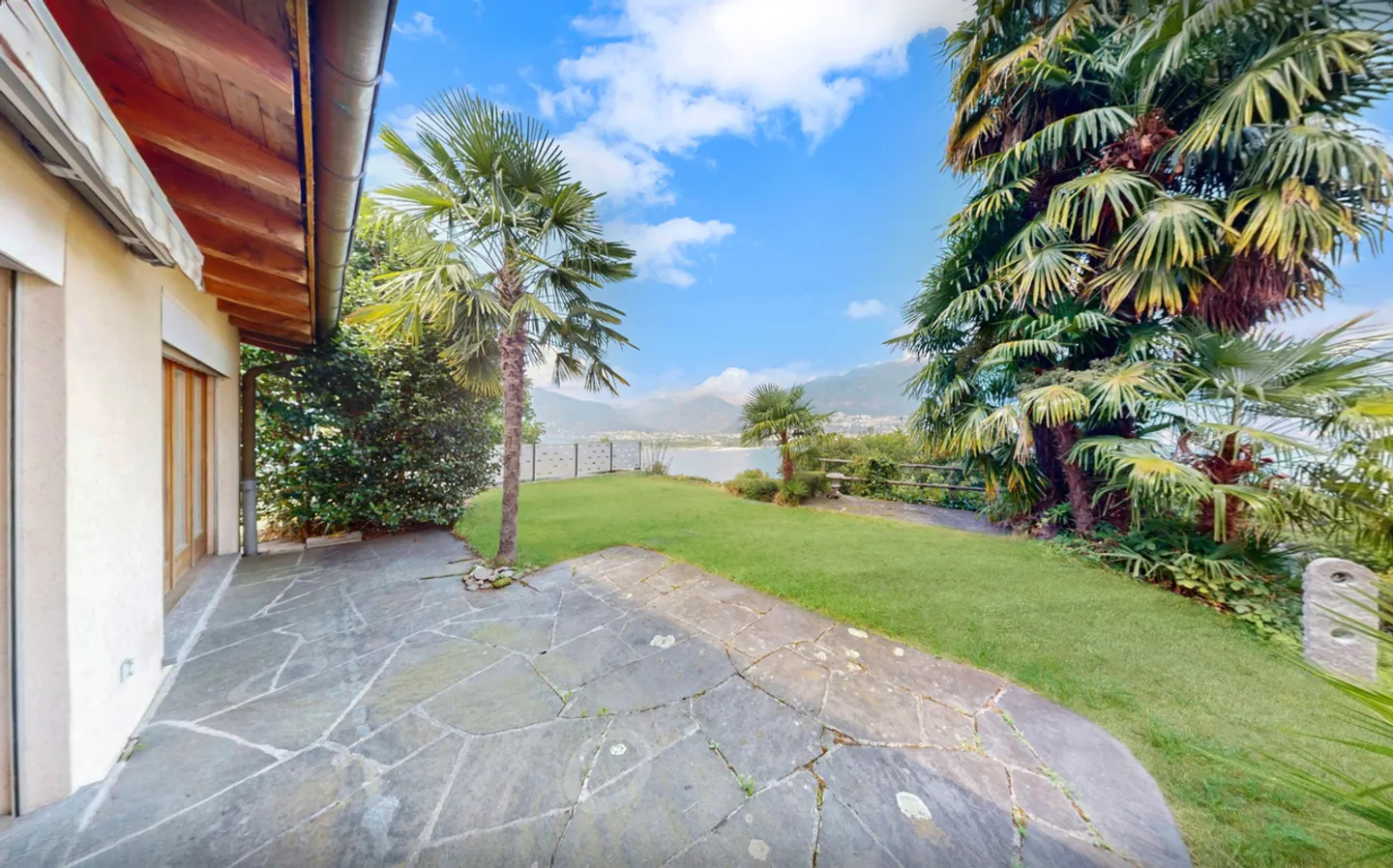 Charming Residential House with Unobstructed Lake View and Exclusive Construction Potential - Photo 4 of 17