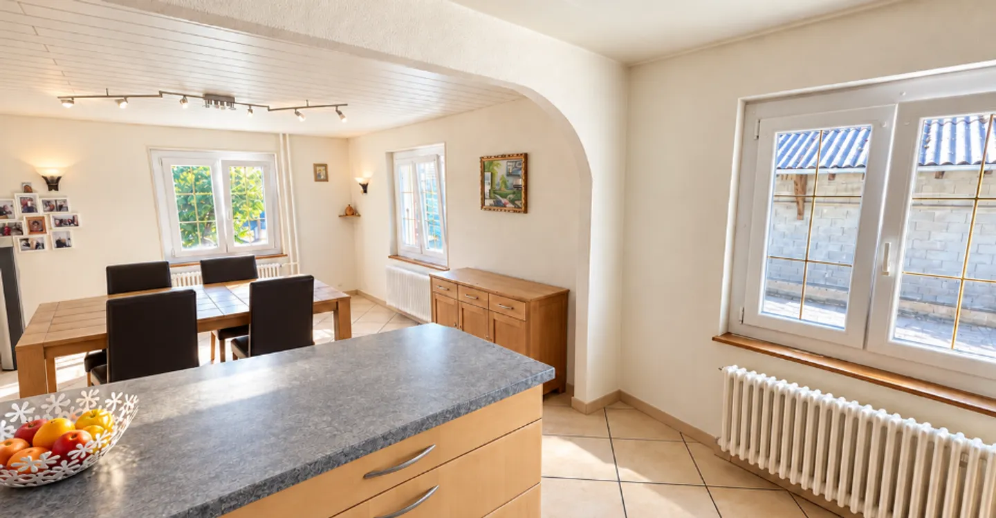 Maison familiale avec jardin, garage et panneaux solaires à Boncourt - Foto 6 di 12