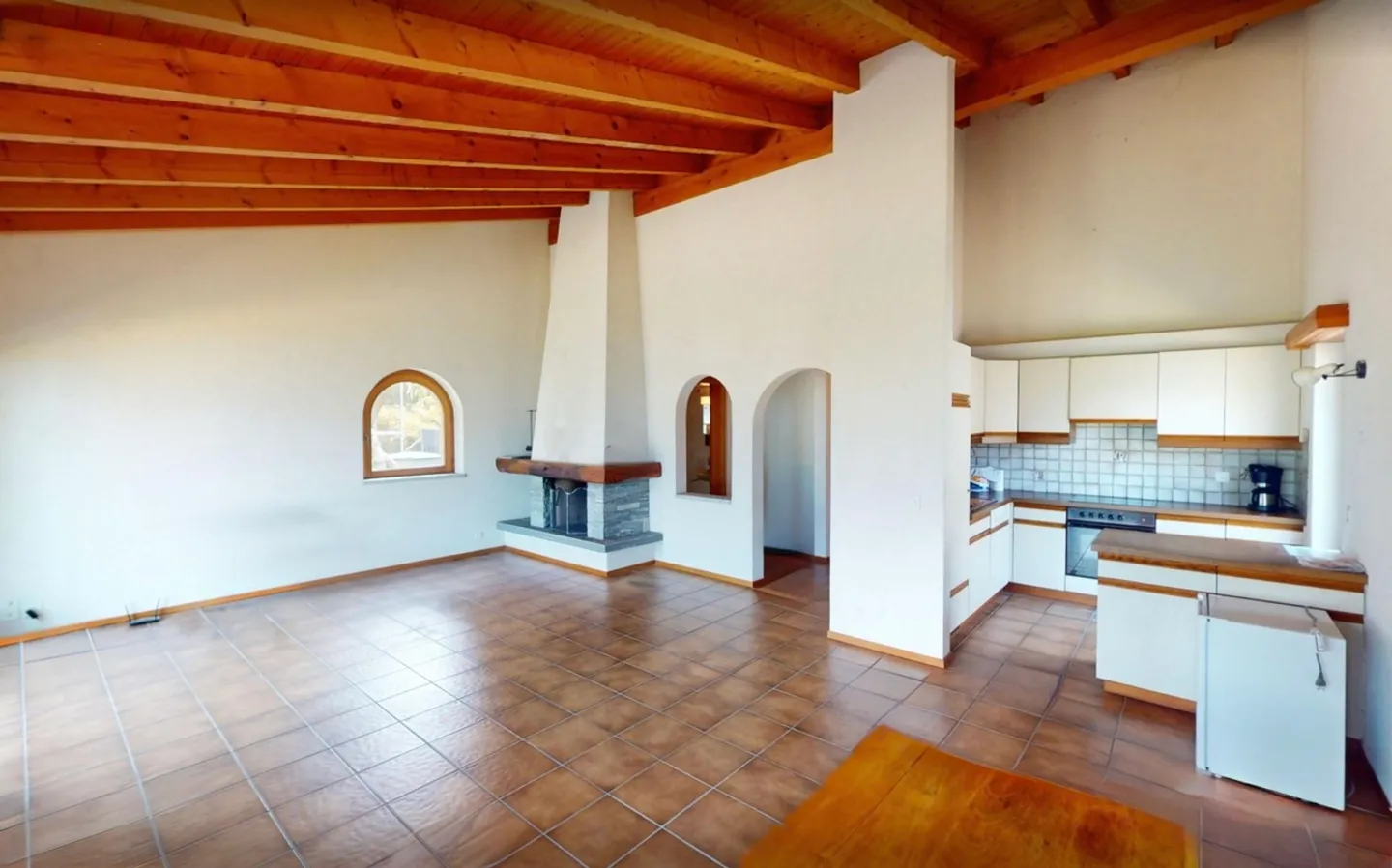 Charming Residential House with Unobstructed Lake View and Exclusive Construction Potential - Photo 7 of 17