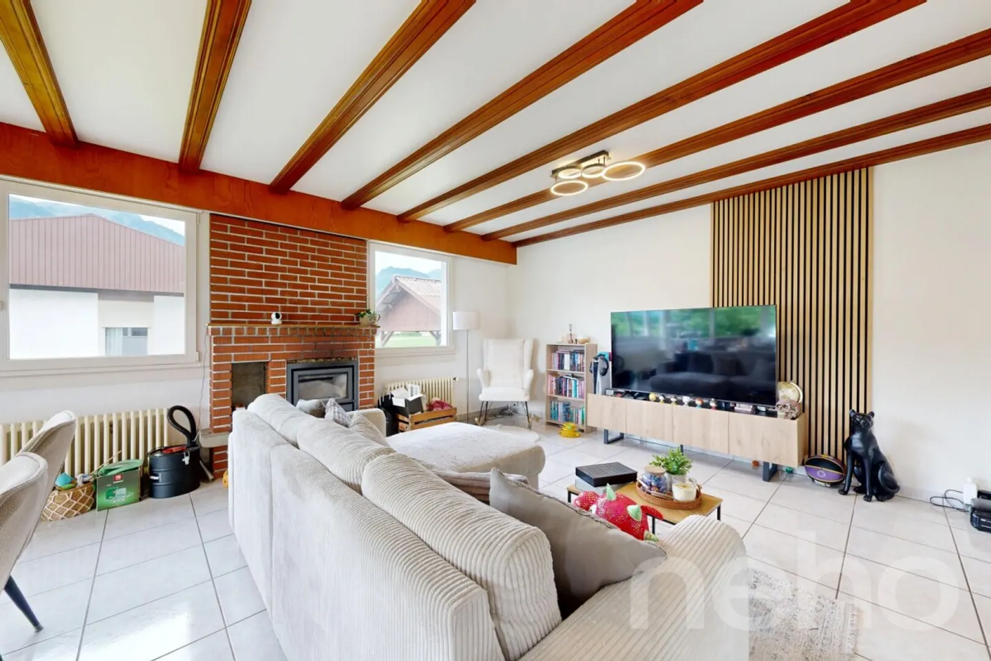 Charming Villa with Garden - Photo 4 of 12